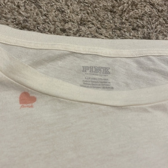 Pink cropped tee, size small, heart print - Picture 2 of 2